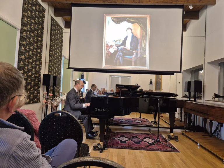 Praktische Beispiele am Klavier